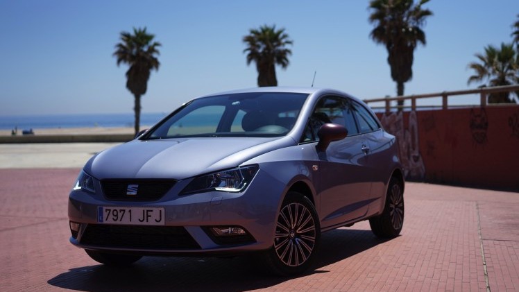 Van zijn uiterlijke wijzigingen moet de vernieuwde Seat Ibiza het niet hebben. Alleen een getraind oog ziet de verschillen. Stap je in, is het echter een compleet ander verhaal. Autotest!