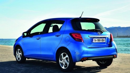 Toyota heeft de Yaris opgefrist. De Japanner is nu meer in lijn met de gloednieuwe Aygo en heeft voortaan een vanafprijs van 12.495 euro. Dat is 100 euro meer dan voorheen.