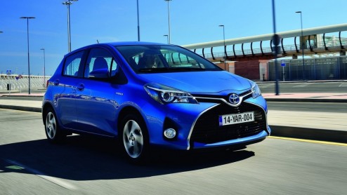 Toyota heeft de Yaris opgefrist. De Japanner is nu meer in lijn met de gloednieuwe Aygo en heeft voortaan een vanafprijs van 12.495 euro. Dat is 100 euro meer dan voorheen.