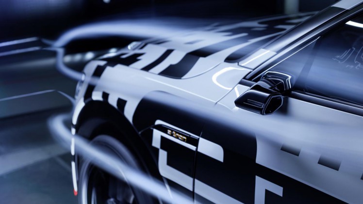 Audi heeft de stroomlijn van de nieuwe e-tron geoptimaliseerd in de windtunnel.