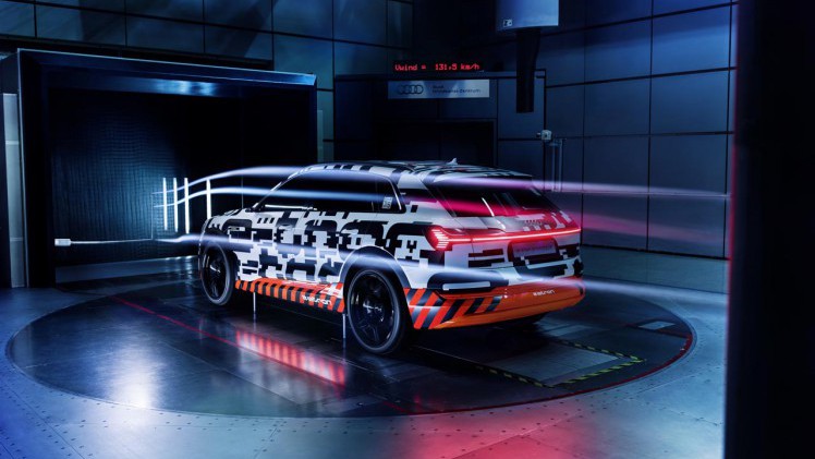 Audi heeft de stroomlijn van de nieuwe e-tron geoptimaliseerd in de windtunnel.
