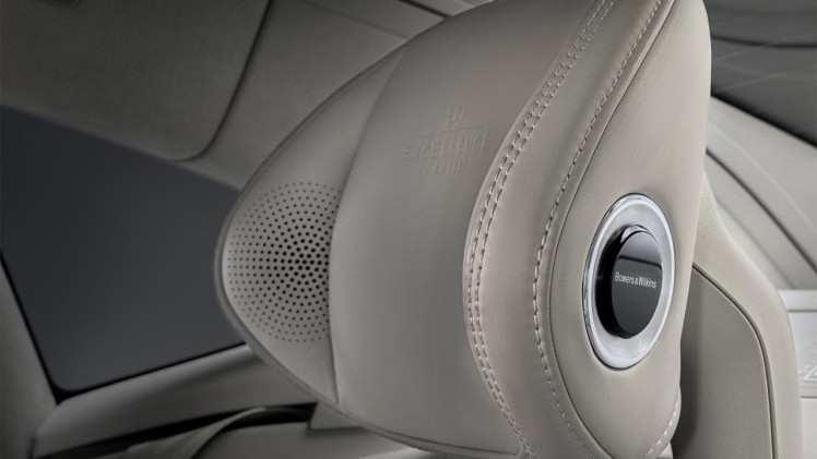 Volvo laat in Beijing een speciale uitvoering zien van de S90. Deze Ambience is voorzien van alle denkbare luxe plus een projectie op het plafond met bijbehorende geluiden.