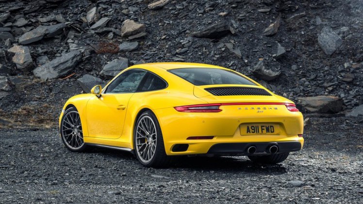 Porsche introduceert een modeljaarupdate voor alle modellen, met nieuwe kleuren en meer connectiviteit. Het belangrijkste nieuws? De 911 S-modellen hebben optioneel 30 pk meer.