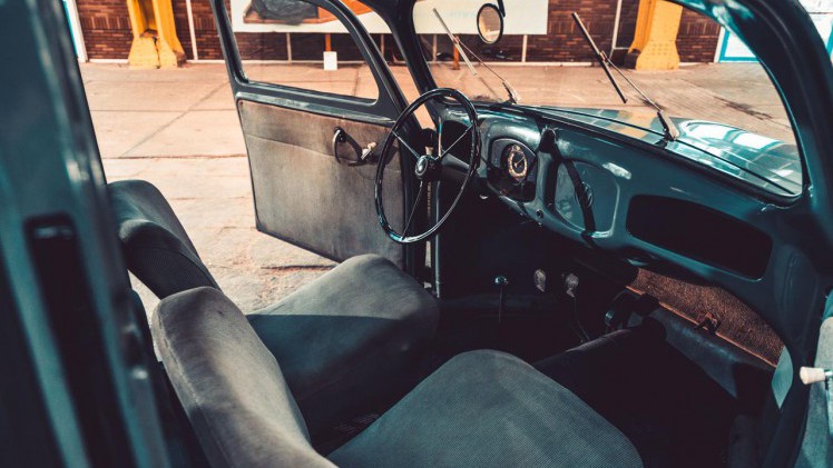 De eerste Volkswagen Kever kwam op 16 oktober 1947 het land binnen, een exemplaar daarvan bestaat nog steeds.