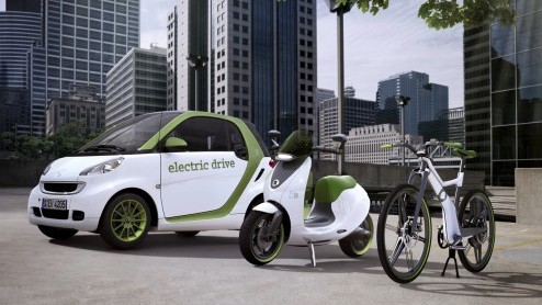 Smart fortwo electric drive tijdelijk met gratis smart e-bike geleverd.