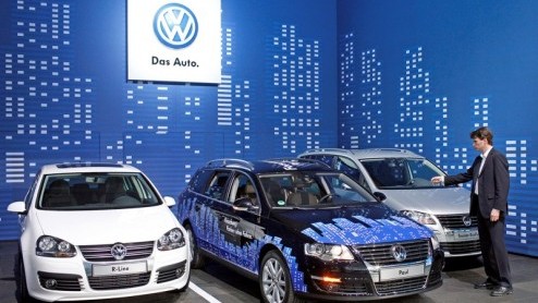 Het gemak van parkeersensoren hebben velen al kunnen ervaren. Volkswagen borduurt voort op parkeergemak en komt met Volkswagens Park Assist Vision en Parking Garage Assistent, die ze deze maand al pre