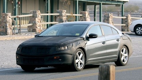 De Volkswagen Passat Coup is zo goed als af. Dat hij nog gecamoufleerd rondrijdt is eigenlijk een schande, want deze vierdeurs coup zal zeker een succes worden en de markt vraagt erom! Audi wrijft n