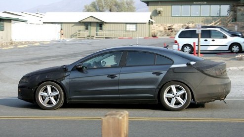 De Volkswagen Passat Coup is zo goed als af. Dat hij nog gecamoufleerd rondrijdt is eigenlijk een schande, want deze vierdeurs coup zal zeker een succes worden en de markt vraagt erom! Audi wrijft n