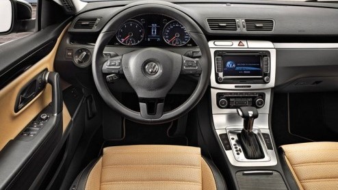 Op zoek naar nog meer glans voor de Passat CC van Volkswagen? Geen probleem, de Individual-afdeling heeft weer zijn best gedaan. De vierdeurscoupe beschikt over exclusieve lak, antraciet lichtmetaal e