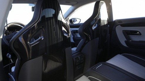 De Volkswagen Passat CC kennen we al, maar de Performance Concept die op de SEMA Auto Show in Las Vegas uit de doeken gaat is toch een aangename verrassing. Zoals zijn naam doet vermoeden hebben we te