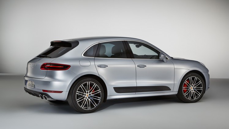 De Porsche Macan Turbo is er nu ook met Performance Package met Sport Chrono-pakket. Een Macan Turbo S komt voorlopig niet.
