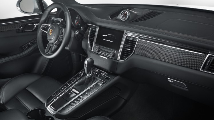 De Porsche Macan Turbo is er nu ook met Performance Package met Sport Chrono-pakket. Een Macan Turbo S komt voorlopig niet.