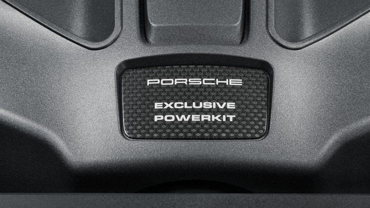 De Porsche Macan Turbo is er nu ook met Performance Package met Sport Chrono-pakket. Een Macan Turbo S komt voorlopig niet.