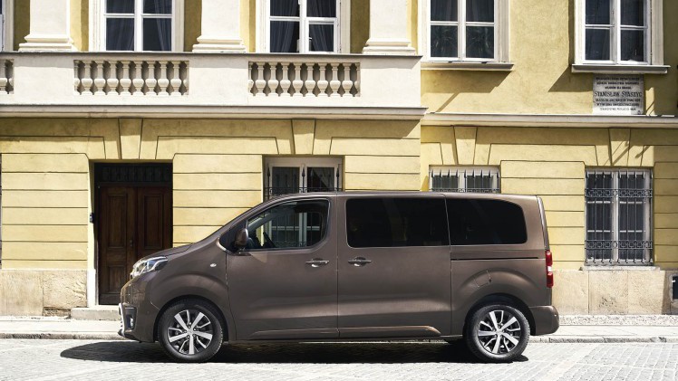 Toyota introduceert de ProAce Shuttle, ProAce Verso in Compact, Medium, Long en Executive-uitvoering.