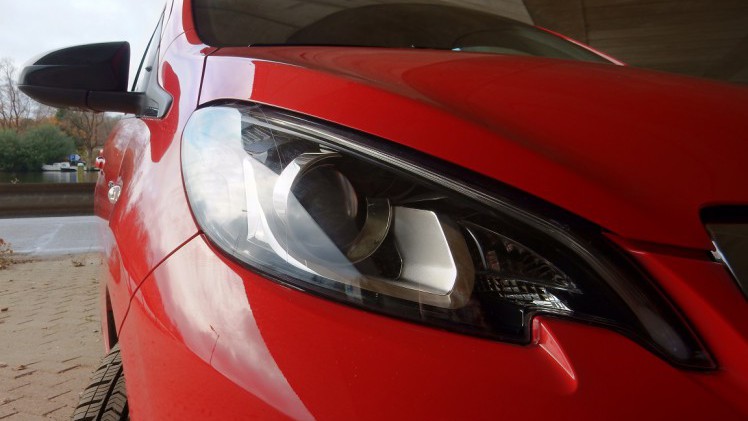 De Peugeot 108 is sinds deze zomer ook leverbaar als GT-Line. Dat is slechts een aankledingspakket, maar is de auto desondanks nog een beetje sportief? AutoVandaag zocht het uit met een rijtest.