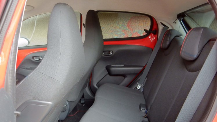 De Peugeot 108 is sinds deze zomer ook leverbaar als GT-Line. Dat is slechts een aankledingspakket, maar is de auto desondanks nog een beetje sportief? AutoVandaag zocht het uit met een rijtest.