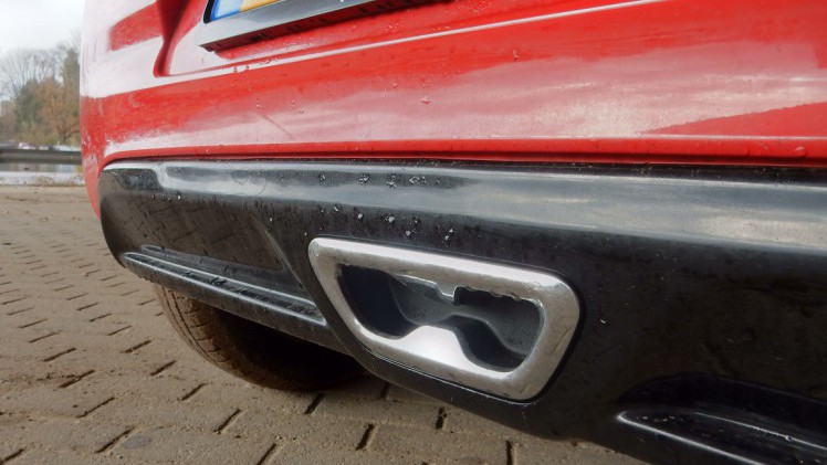 De Peugeot 108 is sinds deze zomer ook leverbaar als GT-Line. Dat is slechts een aankledingspakket, maar is de auto desondanks nog een beetje sportief? AutoVandaag zocht het uit met een rijtest.