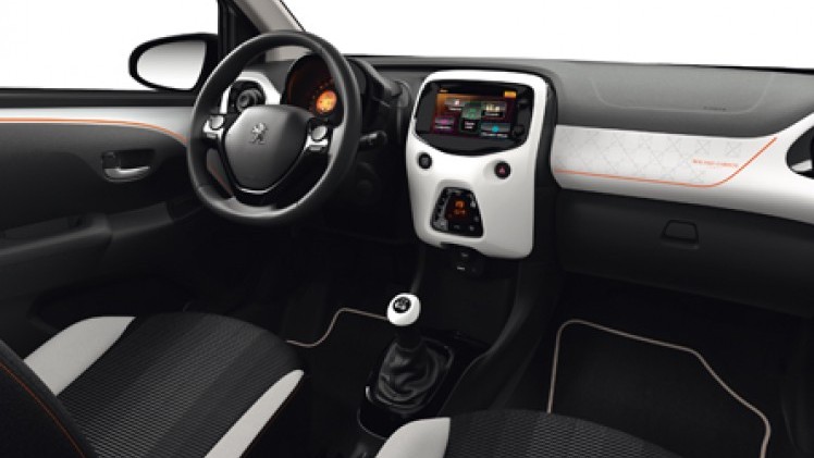 Peugeot viert partnership Roland Garros met de 108 Top! Roland Garros, die luchtig, luxe en sportief is uitgevoerd.