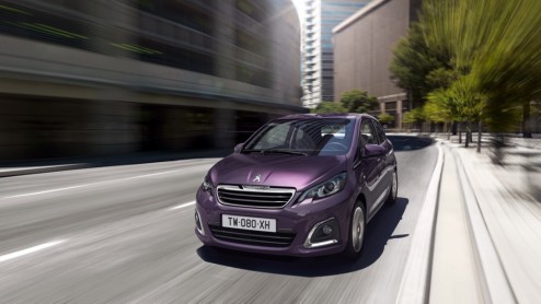 Peugeot 108 rijtest, de opvolger van de 107 is iets groter en volwassener geworden. De prijzen liggen ook hoger.
