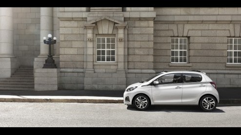 Peugeot 108 rijtest, de opvolger van de 107 is iets groter en volwassener geworden. De prijzen liggen ook hoger.