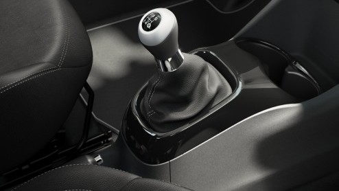 Peugeot 108 rijtest, de opvolger van de 107 is iets groter en volwassener geworden. De prijzen liggen ook hoger.