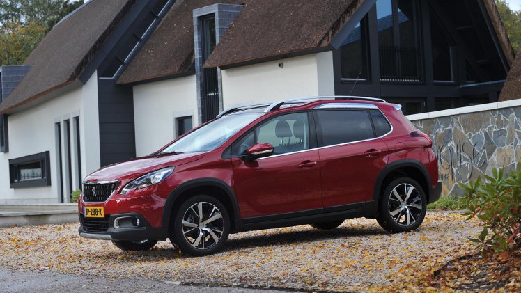 Peugeot voorzag de 2008 vorig jaar van een facelift en weet het model daarmee actueel en concurrerend te houden.