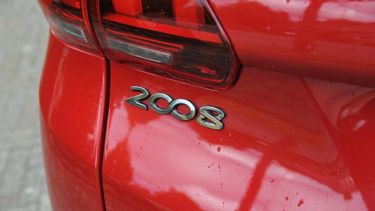 Peugeot voorzag de 2008 vorig jaar van een facelift en weet het model daarmee actueel en concurrerend te houden.