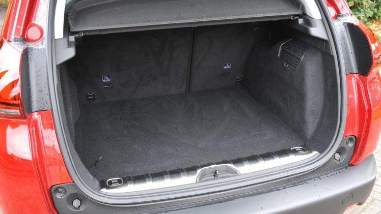 Peugeot voorzag de 2008 vorig jaar van een facelift en weet het model daarmee actueel en concurrerend te houden.