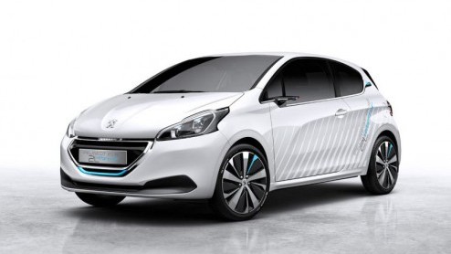 Op de Autosalon van Parijs presenteert Peugeot deze 208 Hybrid Air 2L, een doorontwikkeling van het studiemodel 208 Hybrid FE die we vorig jaar op de IAA in Frankfurt tegen het lijf liepen.
