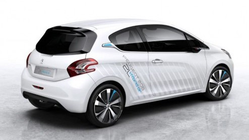 Op de Autosalon van Parijs presenteert Peugeot deze 208 Hybrid Air 2L, een doorontwikkeling van het studiemodel 208 Hybrid FE die we vorig jaar op de IAA in Frankfurt tegen het lijf liepen.