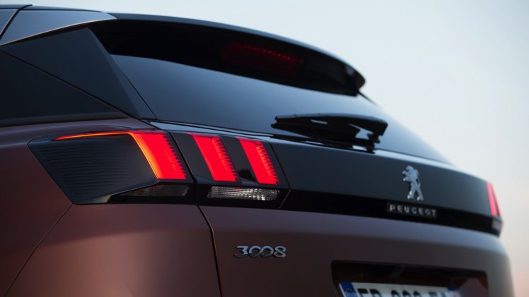 Autotest van de nieuwe Peugeot 3008. Peugeot transformeert de crossover tot een SUV. AutoVandaag rijdt met de 3008 THP 130 en 3008 BlueHDi 120.