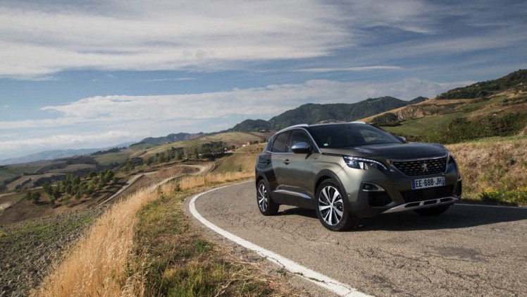 Autotest van de nieuwe Peugeot 3008. Peugeot transformeert de crossover tot een SUV. AutoVandaag rijdt met de 3008 THP 130 en 3008 BlueHDi 120.