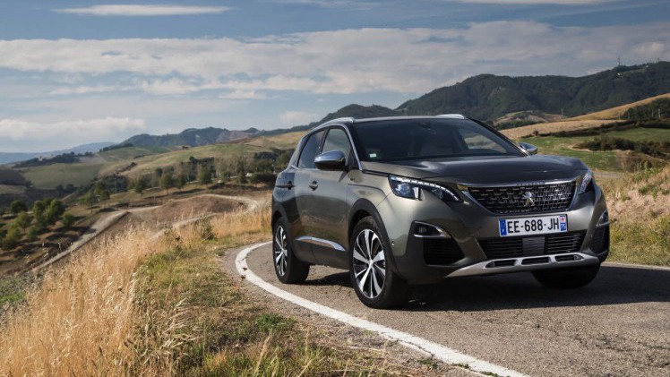 Autotest van de nieuwe Peugeot 3008. Peugeot transformeert de crossover tot een SUV. AutoVandaag rijdt met de 3008 THP 130 en 3008 BlueHDi 120.