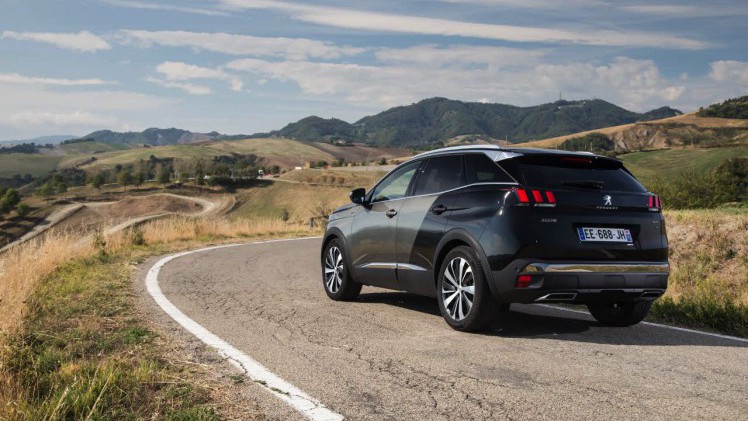 Autotest van de nieuwe Peugeot 3008. Peugeot transformeert de crossover tot een SUV. AutoVandaag rijdt met de 3008 THP 130 en 3008 BlueHDi 120.