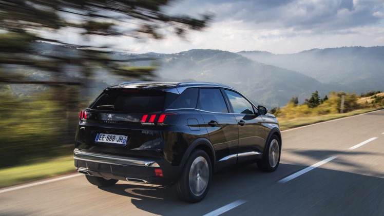 Autotest van de nieuwe Peugeot 3008. Peugeot transformeert de crossover tot een SUV. AutoVandaag rijdt met de 3008 THP 130 en 3008 BlueHDi 120.