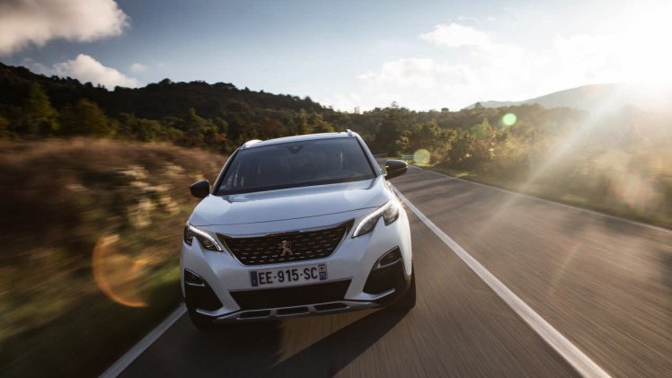 Autotest van de nieuwe Peugeot 3008. Peugeot transformeert de crossover tot een SUV. AutoVandaag rijdt met de 3008 THP 130 en 3008 BlueHDi 120.