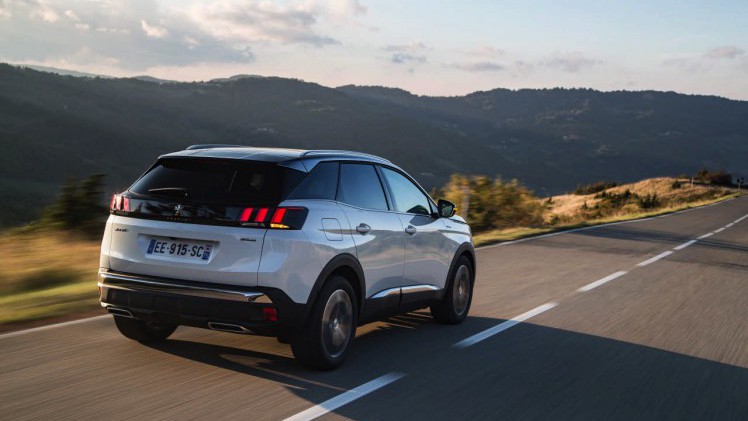 Autotest van de nieuwe Peugeot 3008. Peugeot transformeert de crossover tot een SUV. AutoVandaag rijdt met de 3008 THP 130 en 3008 BlueHDi 120.