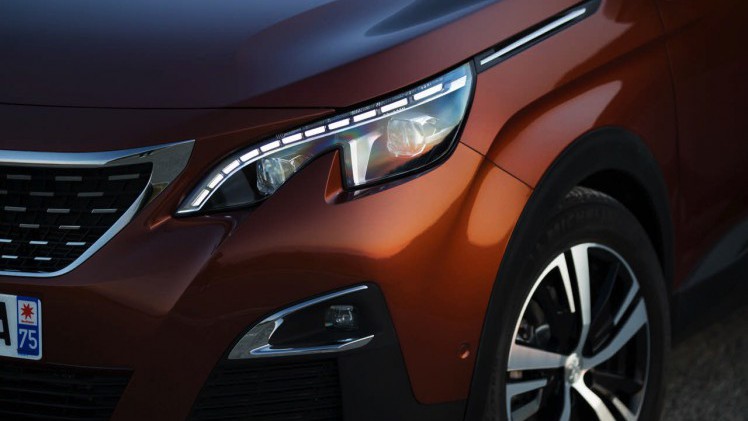 Autotest van de nieuwe Peugeot 3008. Peugeot transformeert de crossover tot een SUV. AutoVandaag rijdt met de 3008 THP 130 en 3008 BlueHDi 120.