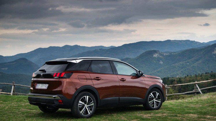 Autotest van de nieuwe Peugeot 3008. Peugeot transformeert de crossover tot een SUV. AutoVandaag rijdt met de 3008 THP 130 en 3008 BlueHDi 120.