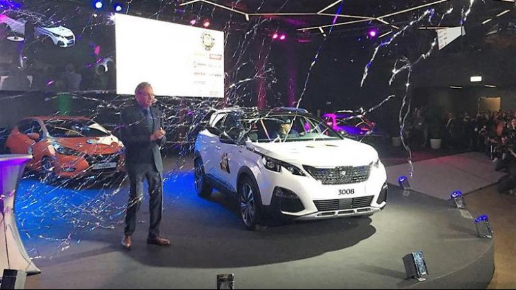 Traditiegetrouw werd op de Autosalon van Genve de winnaar van de Auto van het Jaar-verkiezing bekendgemaakt. De winnaar voor 2017 is de Peugeot 3008.