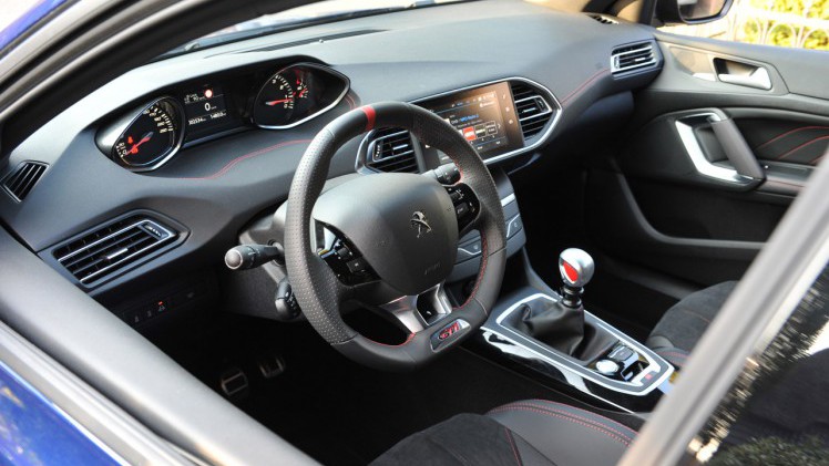 Peugeot neemt in de facelift van de 308 natuurlijk ook de sportieve GTi mee. AutoVandaag maakte opnieuw kennis met deze versie.