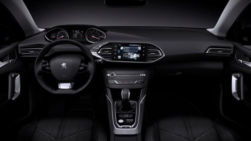 Peugeot brengt de eerste fotos naar buiten van de 308 SW. Eerder al maakte de fabrikant de prijzen bekend en liet weten dat er een versie komt met 14% bijtelling.