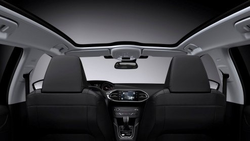 Peugeot brengt de eerste fotos naar buiten van de 308 SW. Eerder al maakte de fabrikant de prijzen bekend en liet weten dat er een versie komt met 14% bijtelling.