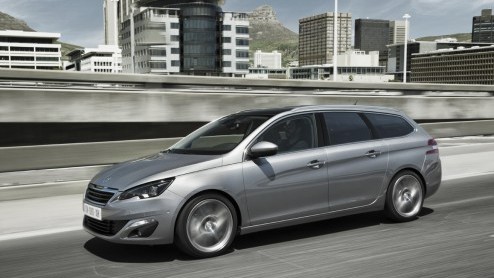 Test nieuwe Peugeot 308 SW. De nieuwe stationwagon van Peugeot is een aanwinst, want hij heeft meer bagageruimte dan zijn concurrenten en is leverbaar met zeer prettige BlueHDI en e-THP motoren.