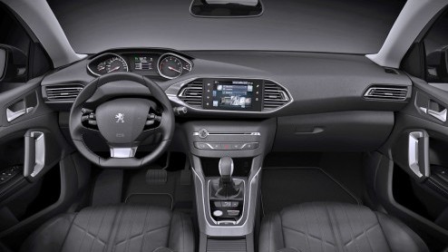 Test nieuwe Peugeot 308 SW. De nieuwe stationwagon van Peugeot is een aanwinst, want hij heeft meer bagageruimte dan zijn concurrenten en is leverbaar met zeer prettige BlueHDI en e-THP motoren.