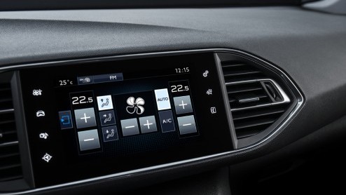 Test nieuwe Peugeot 308 SW. De nieuwe stationwagon van Peugeot is een aanwinst, want hij heeft meer bagageruimte dan zijn concurrenten en is leverbaar met zeer prettige BlueHDI en e-THP motoren.