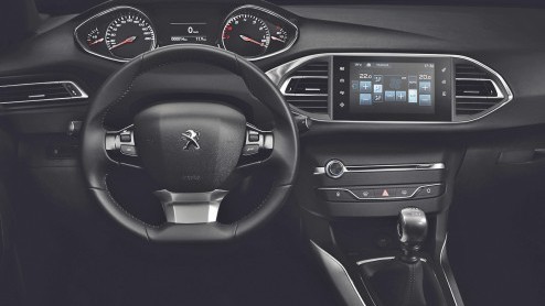 Test nieuwe Peugeot 308 SW. De nieuwe stationwagon van Peugeot is een aanwinst, want hij heeft meer bagageruimte dan zijn concurrenten en is leverbaar met zeer prettige BlueHDI en e-THP motoren.
