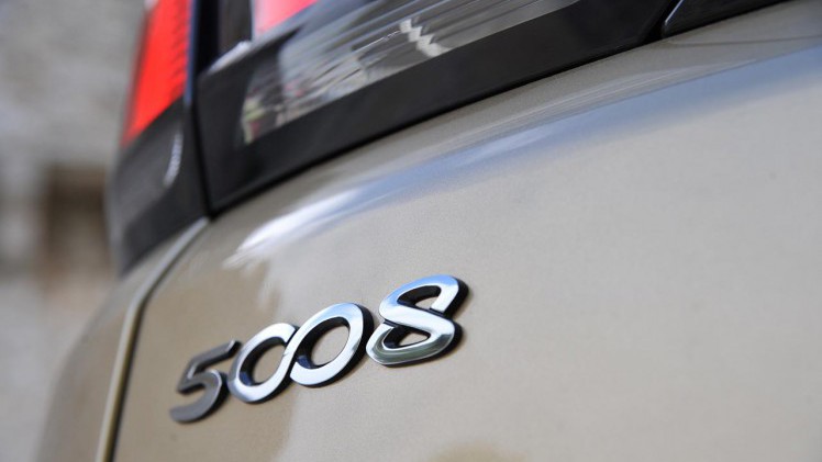 Peugeot breidt haar programma SUV's uit met de 5008. Bekende naam, nieuwe invulling, de 7 zitplaatsen zijn gebleven.