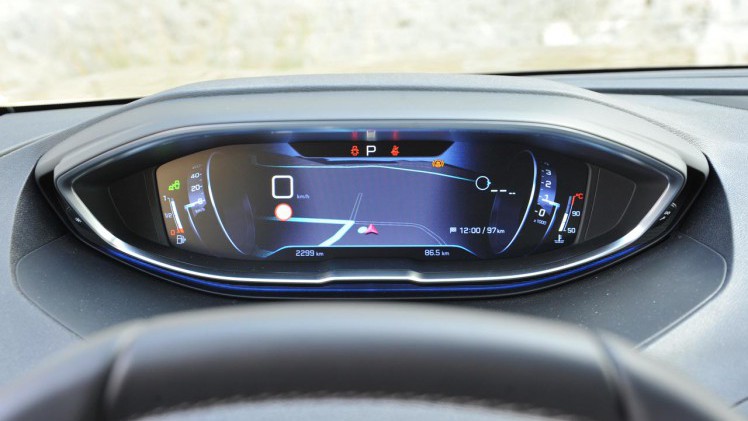 Peugeot breidt haar programma SUV's uit met de 5008. Bekende naam, nieuwe invulling, de 7 zitplaatsen zijn gebleven.