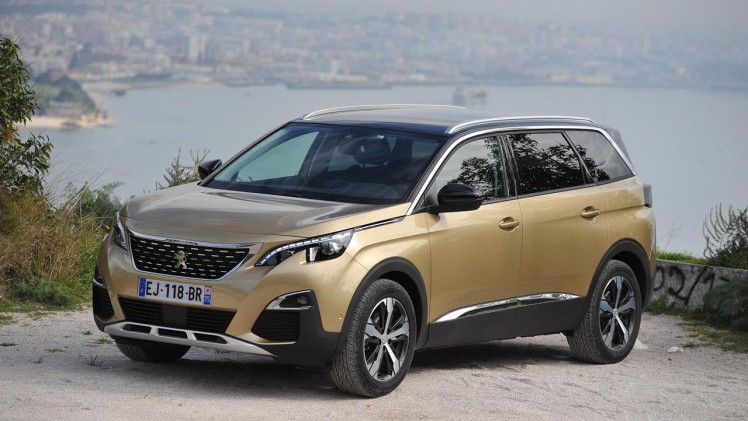 Peugeot breidt haar programma SUV's uit met de 5008. Bekende naam, nieuwe invulling, de 7 zitplaatsen zijn gebleven.